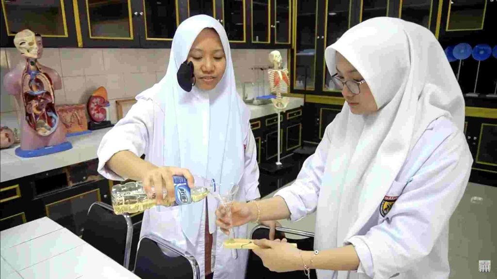 Alexandria Islamic School lab biologi min 1024x576 1.jpg